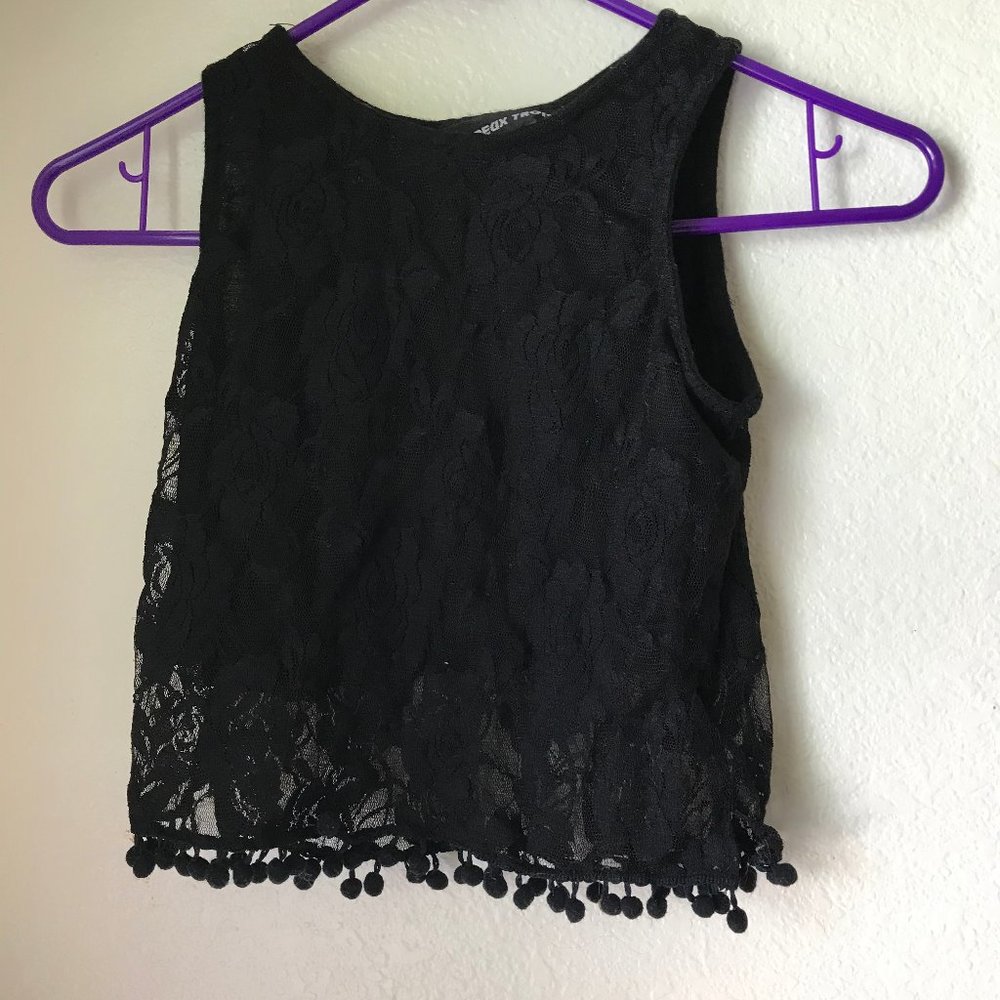 black flower print tee